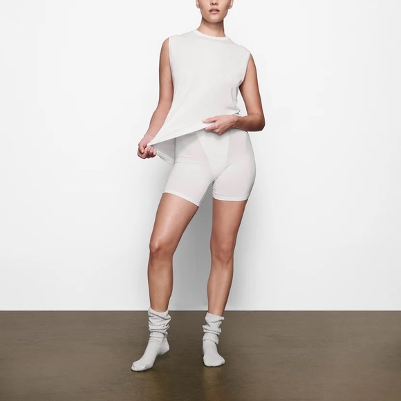 Skims Womens boxer in Cherry Blossom - Picture 3 of 3